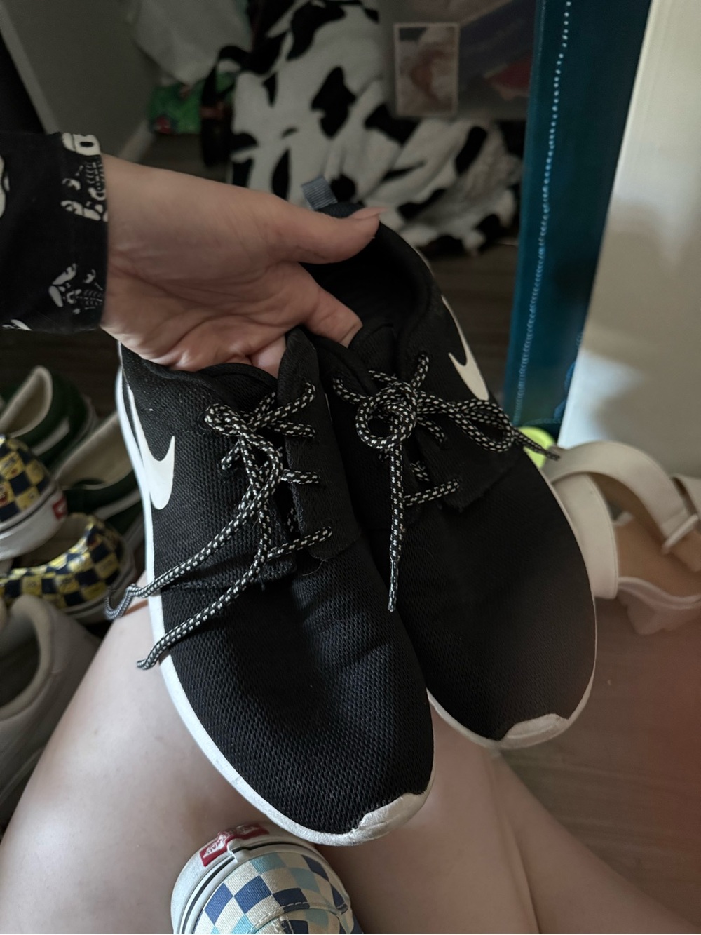 Nike Women’s Black and White Lightweight Sneakers
